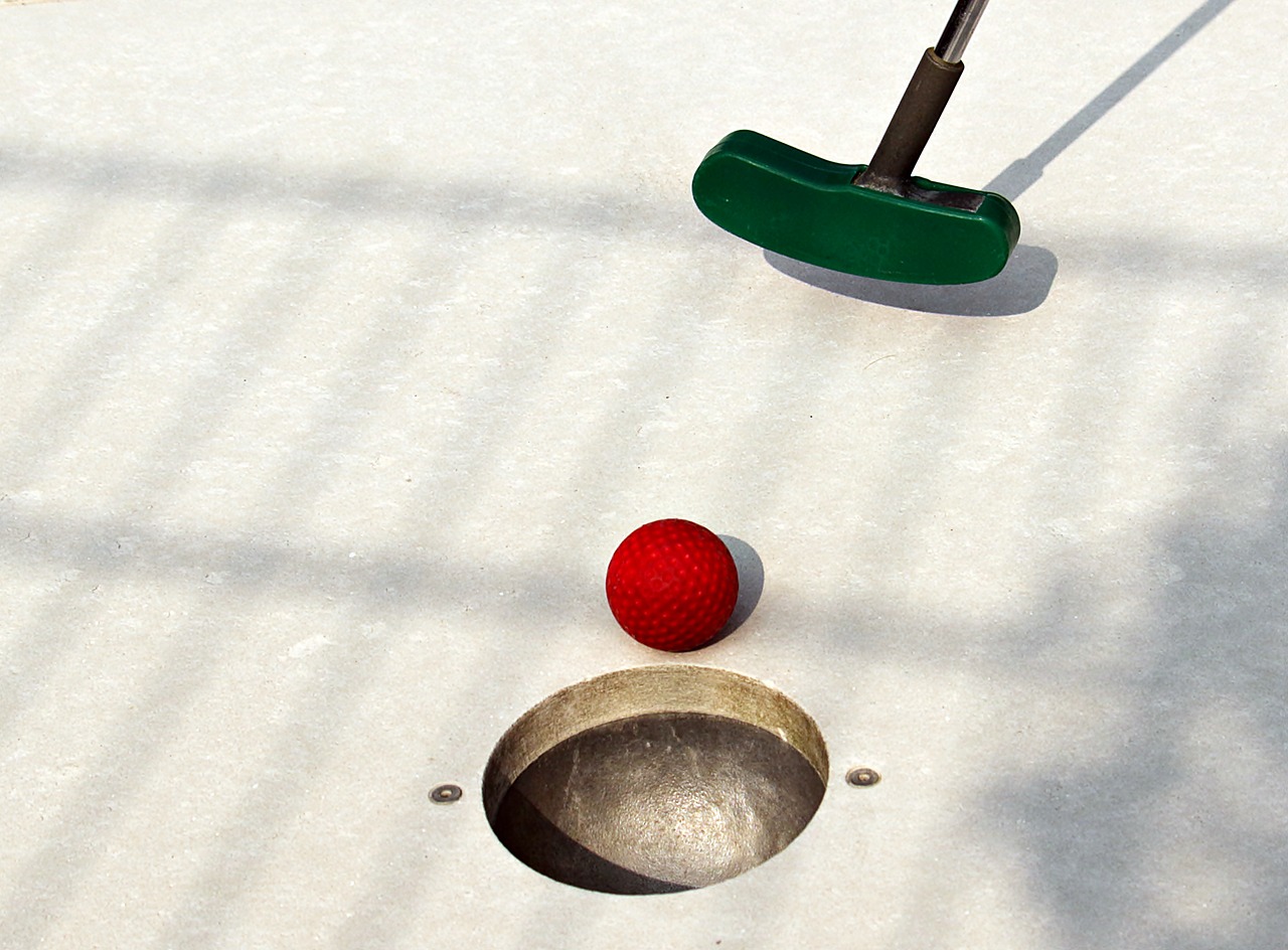 雪が残るゴルフ場でのラウンドをするかしないか。雪が降った場合の注意事項。